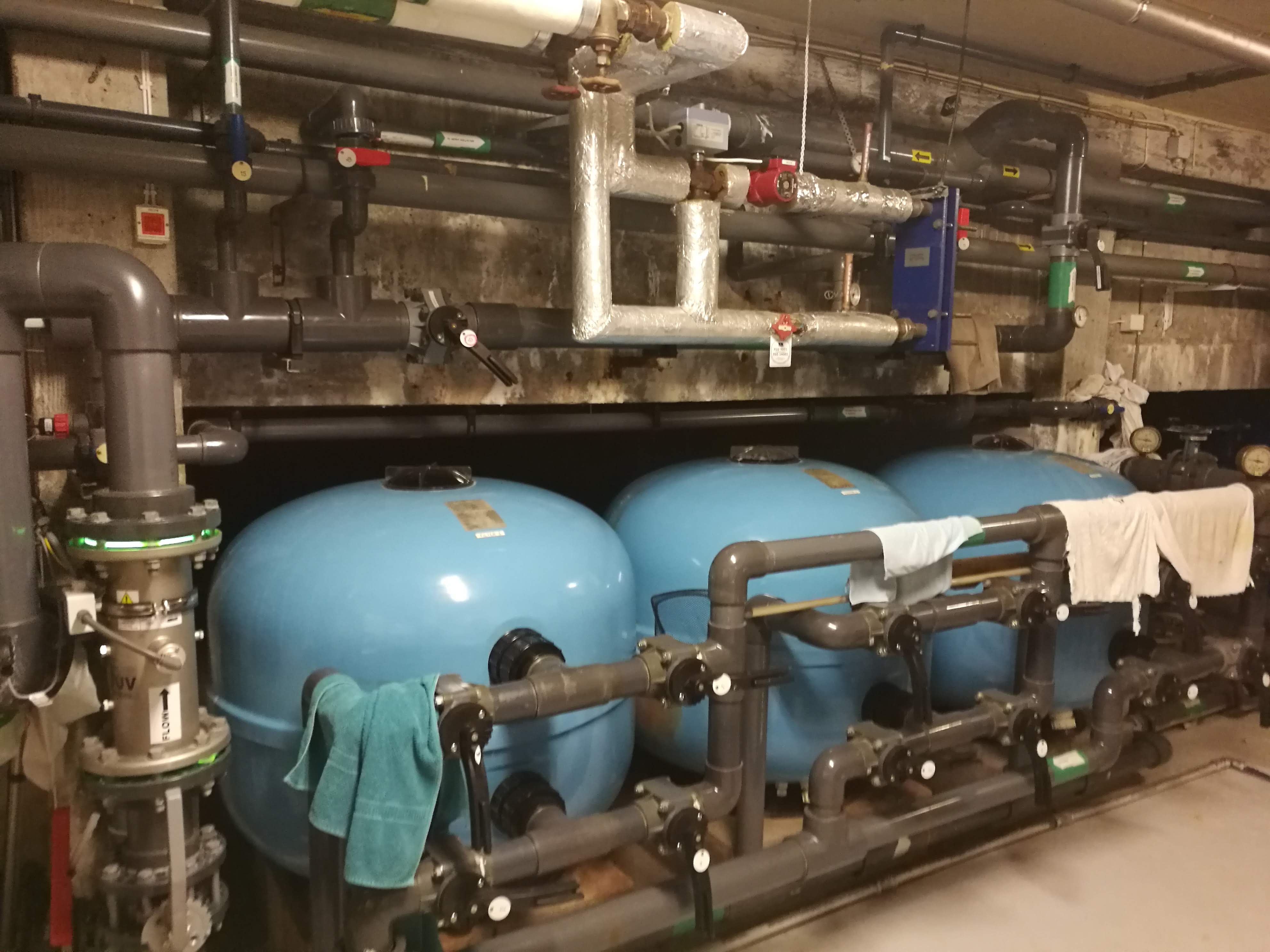 Tre filtere (Store blå og runde) Sv_mmekjeller_sandfiltere.jpg